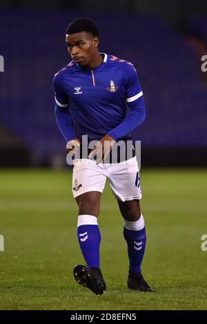 Oldham, Großbritannien. Oktober 2020. OLDHAM, GROSSBRITANNIEN. 28. OKTOBER Oldham Athletic's Robert Oseh während des FA Youth Cup Spiels zwischen Oldham Athletic und FC United of Manchester im Boundary Park, Oldham am Mittwoch 28. Oktober 2020. (Kredit: Eddie Garvey, Mi News) Kredit: MI Nachrichten & Sport /Alamy Live Nachrichten Stockfoto