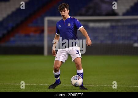 Oldham, Großbritannien. Oktober 2020. OLDHAM, GROSSBRITANNIEN. 28. OKTOBER Oldham Athletic's Benny Couto beim FA Youth Cup Spiel zwischen Oldham Athletic und FC United of Manchester im Boundary Park, Oldham am Mittwoch, 28. Oktober 2020. (Kredit: Eddie Garvey, Mi News) Kredit: MI Nachrichten & Sport /Alamy Live Nachrichten Stockfoto