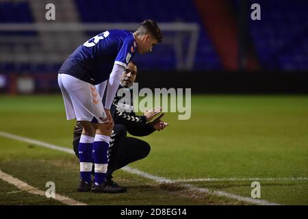 Oldham, Großbritannien. Oktober 2020. OLDHAM, GROSSBRITANNIEN. 28. OKTOBER Oldham Athletic's Joseph Edwards während des FA Youth Cup Spiels zwischen Oldham Athletic und FC United of Manchester im Boundary Park, Oldham am Mittwoch 28. Oktober 2020. (Kredit: Eddie Garvey, Mi News) Kredit: MI Nachrichten & Sport /Alamy Live Nachrichten Stockfoto