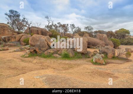 Devils Marbles auf dem Hyden Rock in der Nähe von Hyden, Westaustralien Stockfoto