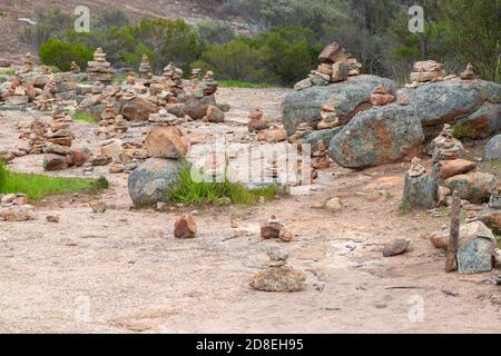 Künstlich hergestellte Steinhaufen auf dem Hyden Rock, Westaustralien Stockfoto