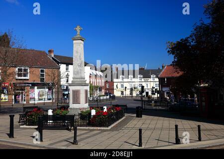 Sommeransicht des war Memorial, Swaffham Stadt, Norfolk, England, Großbritannien Stockfoto