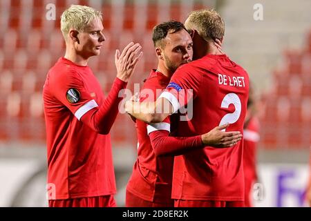 Die Antwerpener (von links nach rechts) Simen Juklerod, Birger Verstraete und Ritchie De Laet während des UEFA Europa League Group J Spiels im Bosuilstadion, Antwerpen. Stockfoto