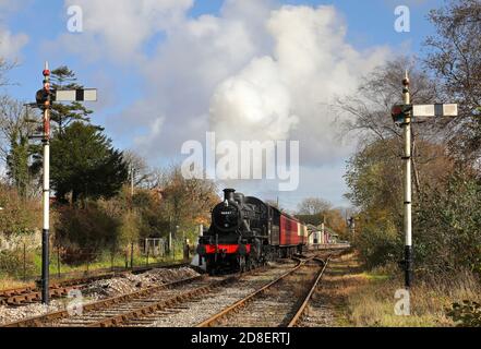 46447 fährt auf der East Somerset Railway am 26.10.20 von Cranmore ab. Stockfoto