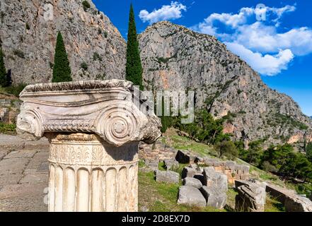 Archäologische Stätte von Delphi, Griechenland, ein heiliger Bezirk in alten Zeiten, der als Sitz von Pythia diente, das hauptoracle, das über ich konsultiert wurde Stockfoto