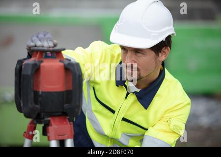 Vermessungswesen Vermessungswesen Teleskop auf der Baustelle Stockfoto