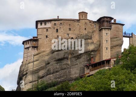 Kloster St. Nicholas Anapausas in der atemberaubenden Meteora eine Felsformation in Zentralgriechenland beherbergt eine der größten und am meisten steil buil Stockfoto