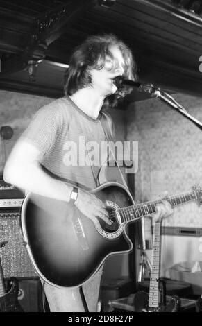 Stephen Patman von der British Shoegazing/Alternative Rock Group Chapterhouse, auf der Bühne in Esquires, Bedford, Vereinigtes Königreich, 30/11/90. Stockfoto