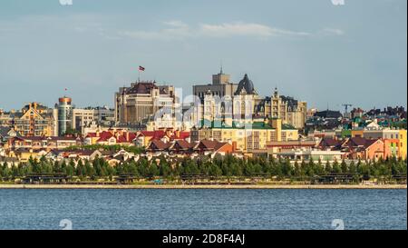 KASAN, Russland-Juni, 2020: Panorama des nördlichen Teils der Stadt vom Kremldamm Stockfoto