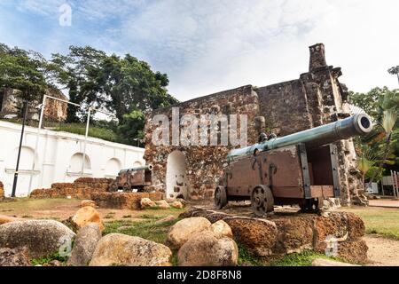 Historische Ruinen A Famosa ist eine alte portugiesische Festung. Beliebtes Reiseziel in Malacca. Keine Personen. Stockfoto