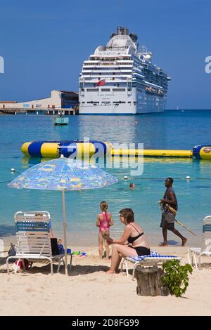 Strand im Island Village Entertainment Complex, Ocho Rios, St. Ann's Parish, Jamaika, Karibik Stockfoto