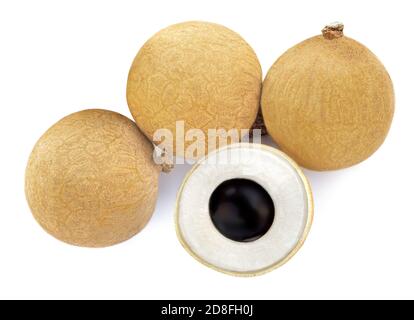 Frischer Longan isoliert auf weißem Hintergrund. Tropische Früchte Longan Nahaufnahme. Stockfoto