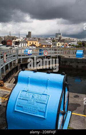 Shannon-Fluss blockiert, Athlone Town, West County Meath, Irland Stockfoto