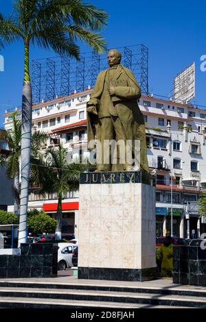 Statue von Benito Juarez am Malecon, Acapulco City, Bundesstaat Guerrero, Mexiko, Nordamerika Stockfoto