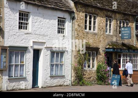 High Street, Lacock Dorf Cotswolds District, Grafschaft Wiltshire, England Stockfoto