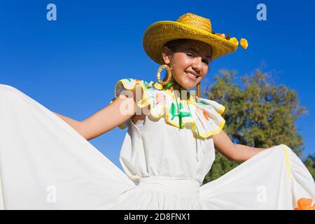 Folkloristische Tänzerin, Tucson Rodeo Parade, Tucson, Arizona, USA Stockfoto