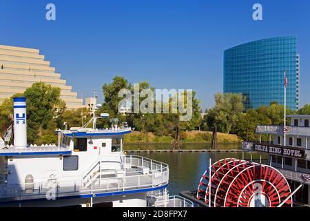 Kaiserin Hornblower & Delta King Raddampfer in Old Town Sacramento, Kalifornien, USA Stockfoto