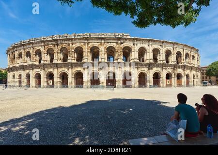 Nimes, Departement Gard, Languedoc-Roussillon, Frankreich. Das römische Amphitheater. Stockfoto