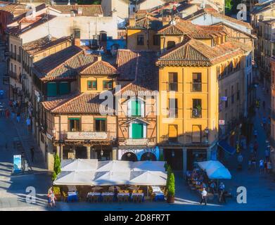 Das beliebte Meson de Candido in Plaza Azoguejo, Segovia, Provinz Segovia, Kastilien und Leon, Spanien. Das Restaurant ist auf traditionelle Segovia spezialisiert Stockfoto