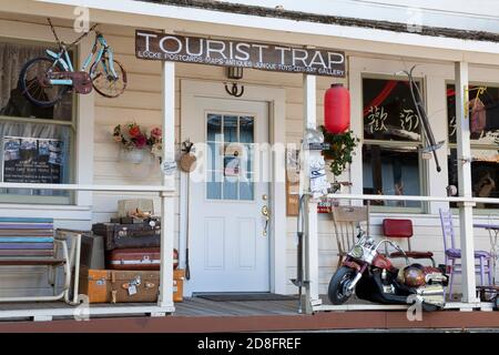 Antiquitätengeschäft in Locke (historische chinesische Stadt), Sacramento Delta Region, Kalifornien, USA Stockfoto