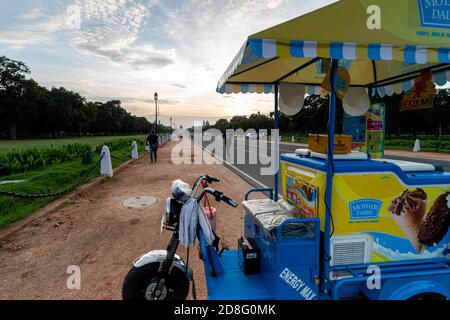 Blick auf die Rashtrapati Bhavan und Central Delhi Bereich von der Rajpath Straße, selektive Fokus. Stockfoto