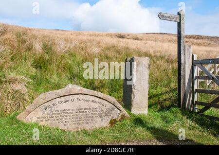 In ganz Großbritannien - Memorial to Mass Trespass am 6. September 1896 Winter Hill & Rivington Moor, Lancashire, Großbritannien Stockfoto