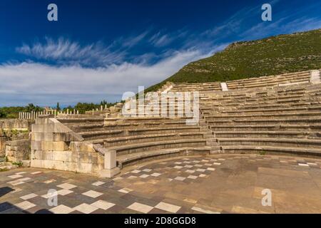 Ruinen in der antiken Messene archäologischen Stätte, Peloponnes, Griechenland. Eine der am besten erhaltenen antiken Städte in Griechenland mit sichtbaren Remains aus b Stockfoto