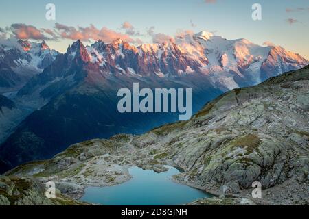 Sonnenuntergang über dem Mont Blanc Massiv Stockfoto