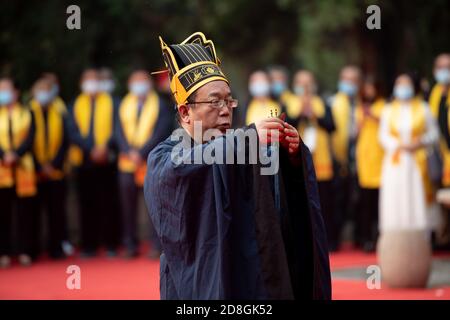 Bürger aller Art, einschließlich Nachfahren von Konfuzius, einem chinesischen Philosophen und Politiker der Frühlings- und Herbstzeit, Forscher von Konfuzius Stockfoto