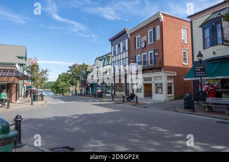 Geschäfte Auf Main Street Bar Harbor Maine Vereinigte Staaten Suchen Richtung Hafen Stockfoto