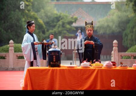 Bürger aller Art, einschließlich Nachfahren von Konfuzius, einem chinesischen Philosophen und Politiker der Frühlings- und Herbstzeit, Forscher von Konfuzius Stockfoto