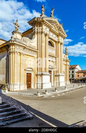 Italien Venetien Vittorio Veneto - Ceneda - Piazza Giovanni Paolo I - Stockfoto