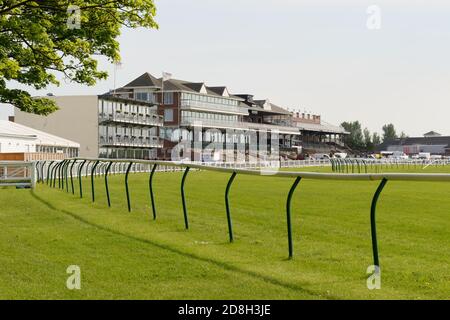 Ayr Rennbahn Tribüne. Veranstaltungsort der Klasse 1 für die schottischen Grand National- und Ayr Gold Cup-Veranstaltungen. Ayrshire, Schottland, Großbritannien, Europa Stockfoto