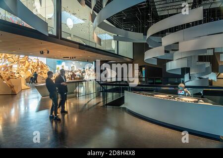 Ausstellung im Innenraum des Museums für Fragen der Zukunft Futurium in Berlin, Deutschland Stockfoto