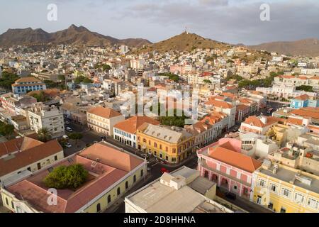 Mindelo ist die lebendige, farbenfrohe Hauptstadt von Sao Vicente, Cabo Verde. Stockfoto