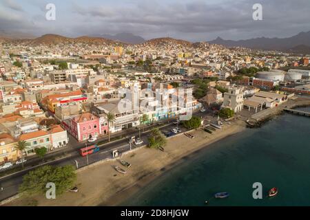 Mindelo ist die farbenfrohe und lebendige Hafenhauptstadt der Insel Sao Vicente, Cabo Verde. Stockfoto