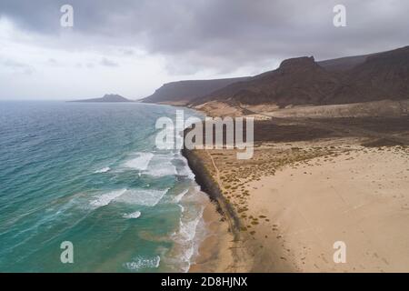 Abgelegener, isolierter Strand auf der Insel São Vicente, Kap Verde. Stockfoto