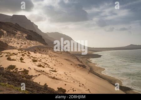 Abgelegener, isolierter Strand auf der Insel São Vicente, Kap Verde. Stockfoto