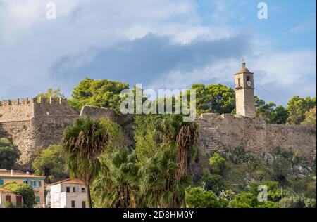 Nafplio eine hübsche Hafenstadt auf dem Peloponnes, Griechenland Es war die Hauptstadt der ersten hellenischen Republik und des Königreichs Griechenland Stockfoto