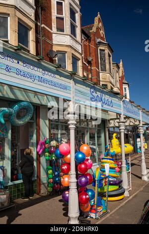Großbritannien, Wales, Glamorgan, Barry Island, Paget Road, Sofia's Strandbedarf Shop Stockfoto