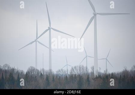 Windturbinen auf dem Marble River Wind Farm, Churubusco, New York, USA, in Upstate New York, Adirondacks. Stockfoto