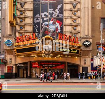 Geschlossen Regal Cinemas am Times Square in New York wegen der COVID-19 Pandemie am Samstag, 24. Oktober 2020. (©ÊRichard B. Levine) Stockfoto