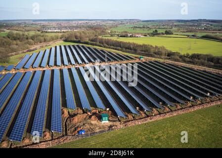 30 Hektar Solarfarm in mansfield, Nottinghamshire, England Stockfoto