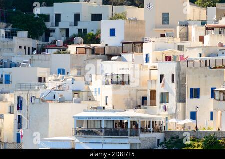 Insel Levanzo, Sizilien, Italien, juli 2020. Diese kleine Küstenstadt auf den Egadi-Inseln ist wunderbar mit ihren weißen Häusern und blauen Fenstern Stockfoto