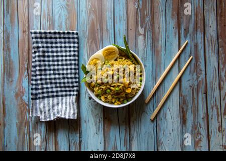 Gekochte Instant Nudeln in einer Schüssel Stockfoto