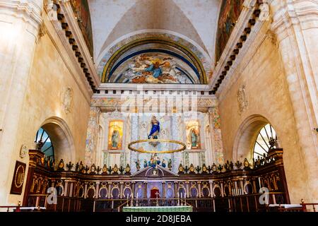 Altar und Chor. Die Kathedrale von Havanna, Catedral de San Cristobal, befindet sich an der Plaza de la Catedral in der Calle Empedrado, zwischen San Ignacio y Mercade Stockfoto