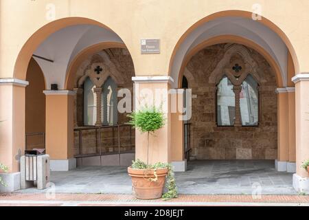 Eintritt zum Nationalen Archäologischen Museum von Campli. Stockfoto