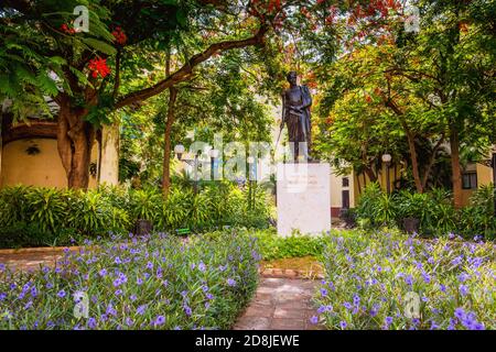 Parque Simón Bolívar an der Ecke Obrapía Straße. Neben einer Statue des Führers der lateinamerikanischen Unabhängigkeitsbewegung hat der Park einen Ceram Stockfoto