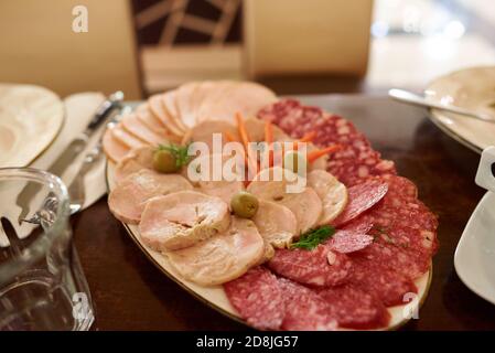 Mittags Fleisch sind vorgekocht oder geheilt, die in Scheiben geschnitten werden Und kalt oder warm serviert Stockfoto