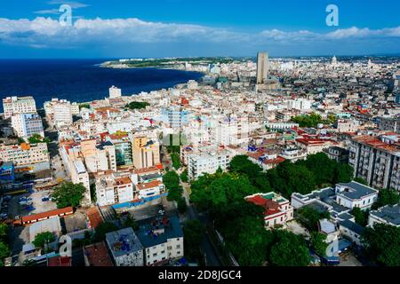 Luftaufnahme der Altstadt von Havanna, Centro Habana y El Vedado bei Sonnenuntergang. La Habana - La Havanna, Kuba, Lateinamerika und die Karibik Stockfoto